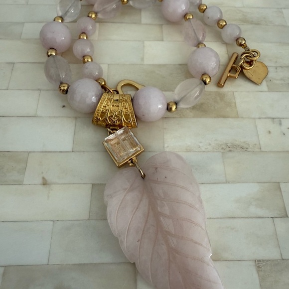 Pink quartz necklace with carved pink quartz leaf pendant 12 1/2 “ drop (approx) - Picture 4 of 8